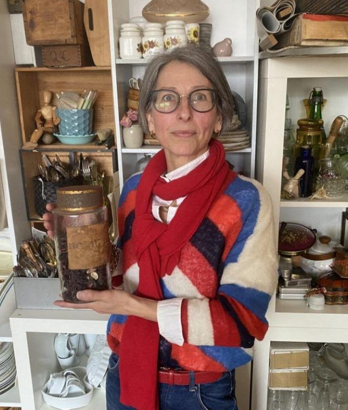 Su Instagram, questa residente della Manica è un successo con gli oggetti antichi che vende