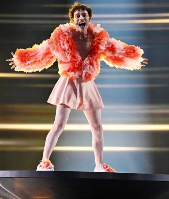 L’Eurovision incorona il cantante svizzero Nemo dopo una competizione controversa – POLITICO