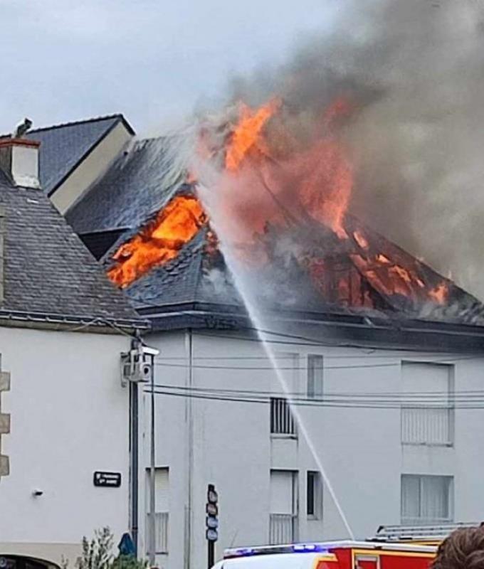 Impressionante incendio nel centro di Guérande domenica pomeriggio