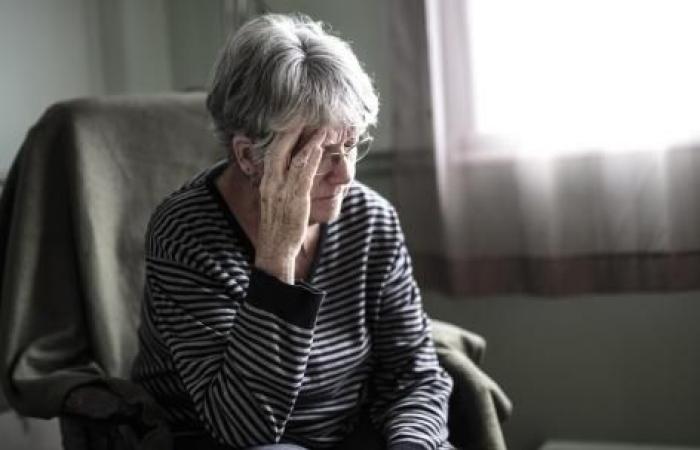 sentirsi tristi può accelerare il declino della memoria negli anziani
