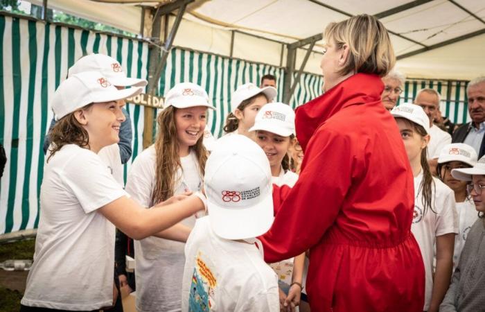 La principessa Charlene lancia le “Giornate per la sicurezza dell’acqua” a Léon