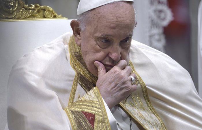 Il Papa consiglia ai futuri preti omosessuali di “consultare uno psicologo” e commette nuovamente un errore
