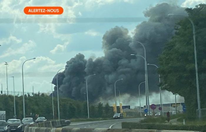 Un’esplosione e una “colonna di fumo nero” all’aeroporto di Zaventem: cosa è successo?
