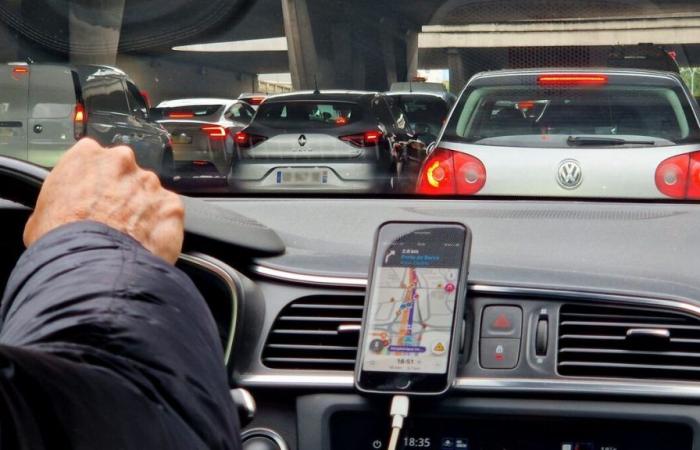 Traffico a Parigi prima delle Olimpiadi: la tangenziale largamente congestionata, rue du Bac satura