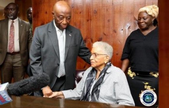 Liberia: Boakai conforta Sirleaf dopo la morte di suo figlio Charles