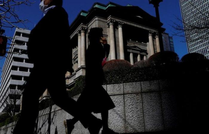 La Banca del Giappone ridurrà gli acquisti di obbligazioni, tasso di riferimento invariato