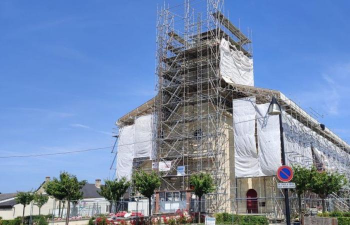 Indre-et-Loire: a Saint-Nicolas-de-Bourgueil sono arrivate le prime pietre per ricostruire il campanile della chiesa