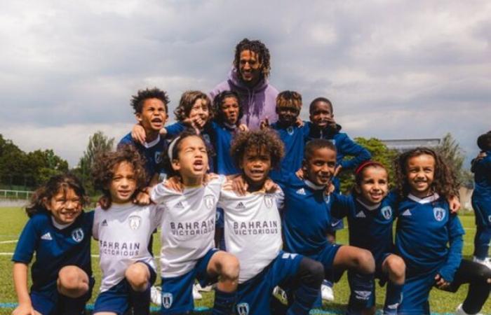 “Nonostante il successo non è cambiato”: Hannibal Mejbri in visita al Paris FC, dove tutto ha avuto inizio per lui