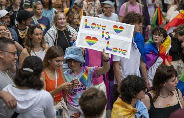 Il Pride di Zurigo ha riunito decine di migliaia di partecipanti
