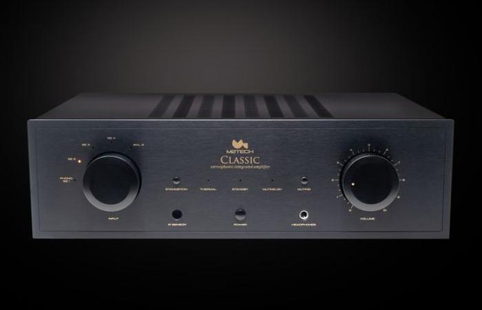 un amplificatore stereo dall’aspetto vintage che offre comodità moderne