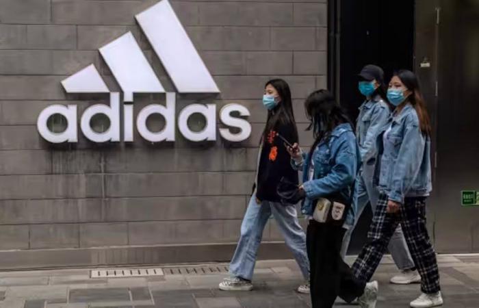 Adidas indaga su un massiccio caso di presunta corruzione