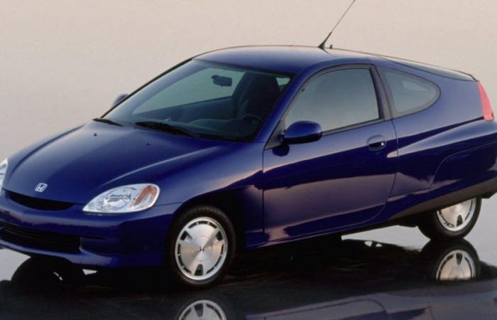 Nostalgia. 1999, la Honda Insight toglie il terreno da sotto i piedi della Toyota Prius