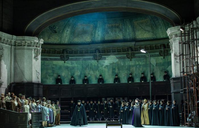 “La Vestale”: una distopia contemporanea all’Opéra Bastille