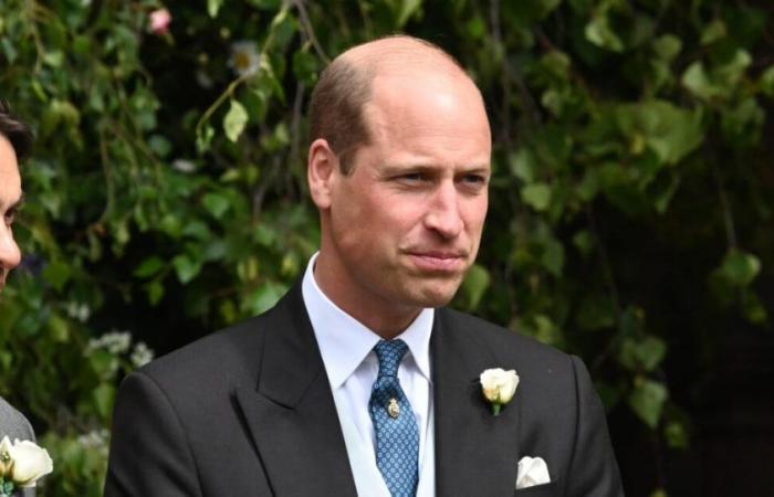 Principe William: foto intima in spiaggia con i figli George, Charlotte e Louis, un momento immortalato da Kate Middleton
