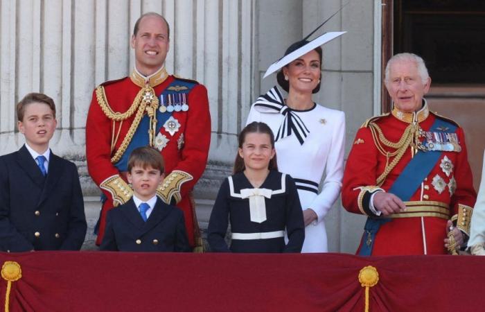 Il principe William condivide una rara foto con suo padre