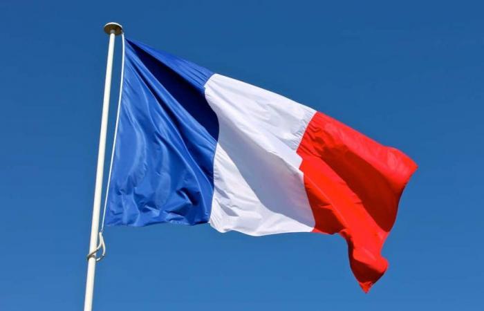 Francia: violenza urbana dopo l’omicidio di un giovane da parte di una poliziotta