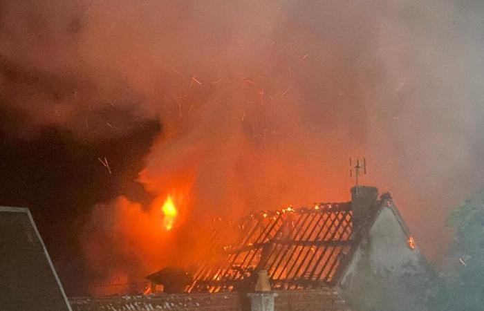 Una casa distrutta da un incendio a Marcilly-sur-Eure