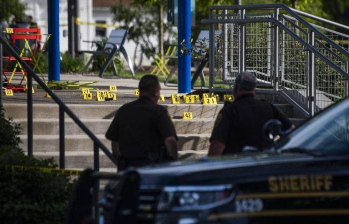 Un individuo ferisce almeno nove persone sparando a caso in un parco giochi