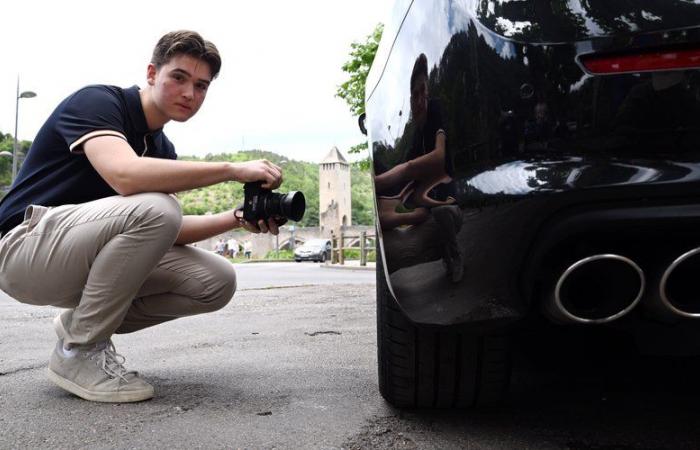 RITRATTO. Louis, 16 anni, appassionato di automobili, li fotografa da tutte le angolazioni