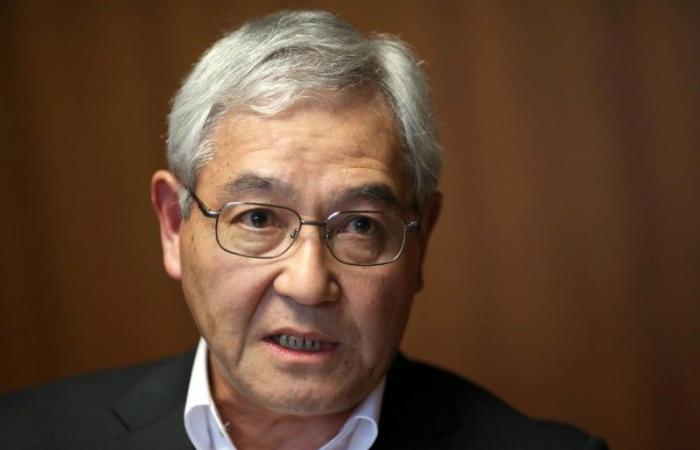 La BOJ dovrebbe tagliare gli acquisti di obbligazioni di 2mila miliardi di yen al mese e rinunciare ad aumentare i tassi di interesse a luglio, afferma l’ex membro del consiglio
