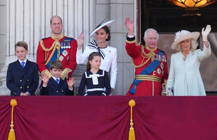 Torna Kate Middleton: la scelta del cappello non è stata banale, è stato un “sottile omaggio” a Carlo III