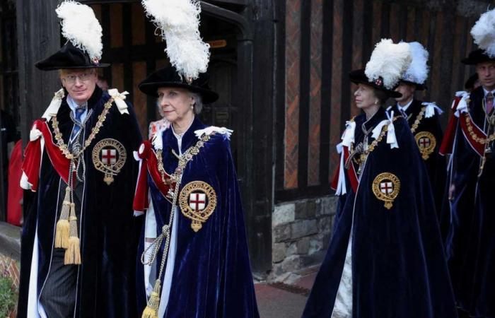 la duchessa di Gloucester investita dal re Carlo III