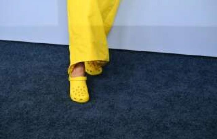 Ai Tony Awards 2024, Brooke Shields aveva un buon motivo per indossare le Crocs sul tappeto rosso