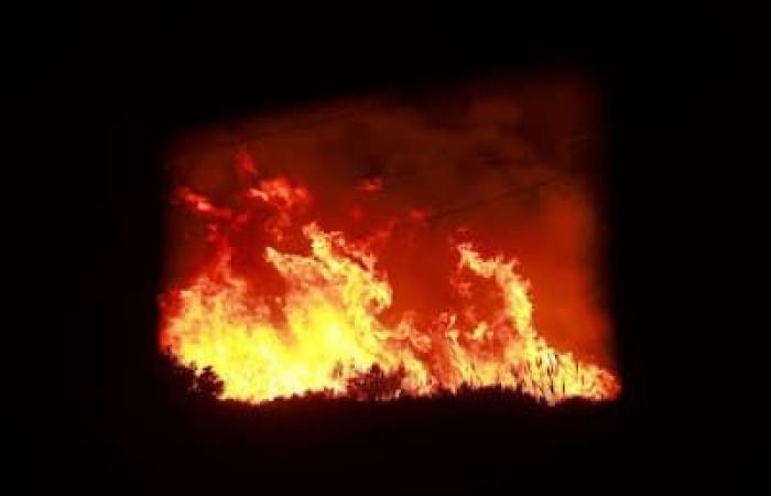 NELLE IMMAGINI | La California è colpita dal più grande incendio dell’anno e teme un’estate pericolosa
