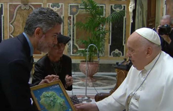 Manu Payet offre la Riunione al Papa