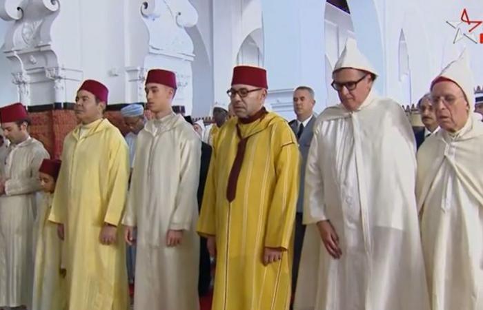 Il re esegue la preghiera dell’Eid Al Adha a Tetouan