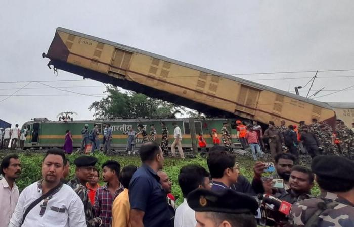 un incidente tra due treni nell’est del Paese provoca almeno 15 morti e una cinquantina di feriti