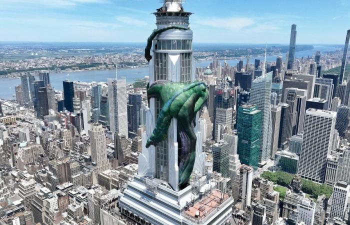 un drago gigante installato sull’Empire State Building per promuovere la serie