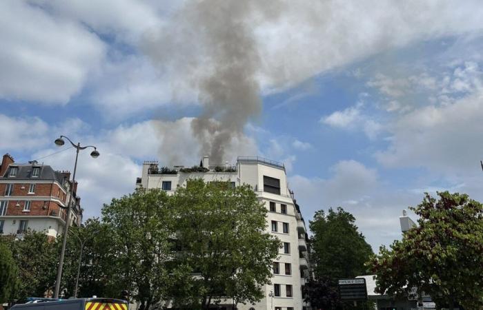 Edificio in fiamme alla Porte de Saint-Cloud a Parigi: vigili del fuoco sul posto, la zona da evitare