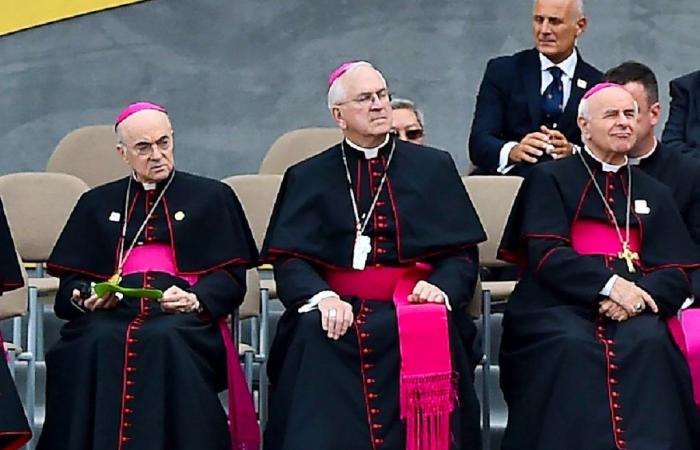 Un arcivescovo nemico del papa convocato in tribunale