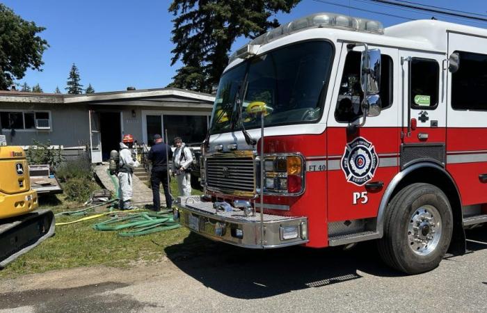 L’incendio della casa di Abbotsford di prima mattina uccide 1, 2 persone critiche