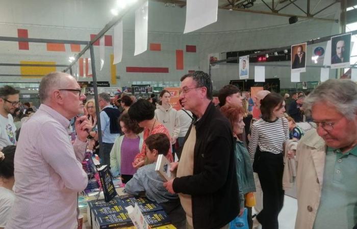 Lettura a Limoges: “Mi piace vedere gli autori”, incontro tra il pubblico e 200 scrittori sulla pista di pattinaggio
