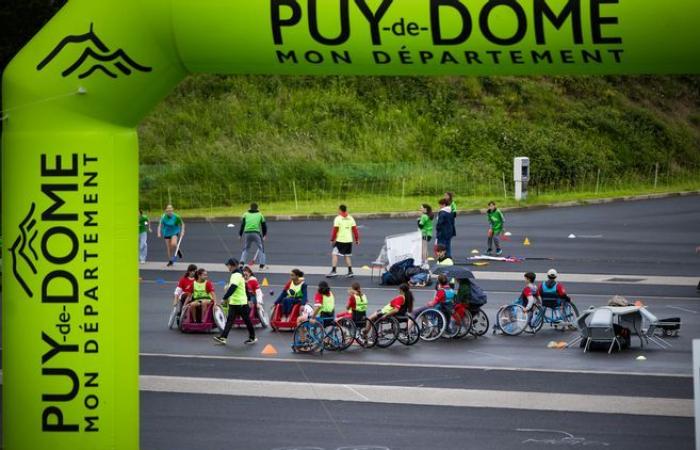 La fiamma olimpica si è accesa a Charade per 1.300 scolari del Puy-de-Dôme