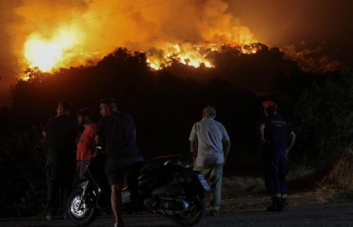 Grecia: rabbia dopo l’incendio appiccato dai fuochi d’artificio