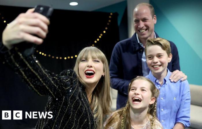 Taylor Swift scatta un perfetto selfie reale con William al concerto di Londra