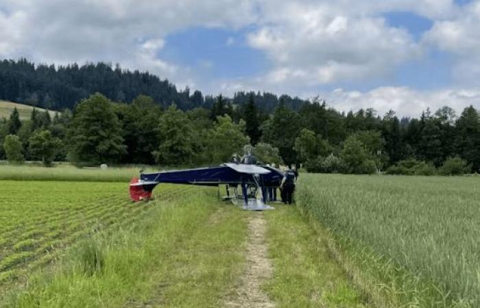 Piccolo aereo atterra capovolto a Rüderswil