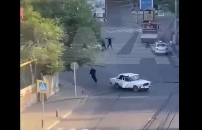 Russia: l’attentato in Daghestan ha provocato almeno 20 morti, tra cui 15 agenti di polizia, lunedì si è conclusa l’operazione antiterrorismo