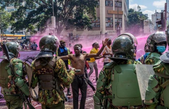 Scene di caos, invasione del Parlamento… Le manifestazioni in Kenya contro l’aumento dell’Iva hanno provocato diverse vittime