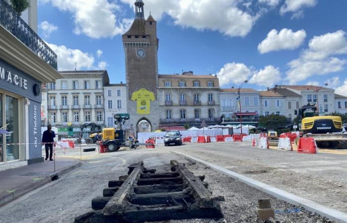 Binari dell’antico tram scoperti nel cuore di Villeneuve-sur-Lot