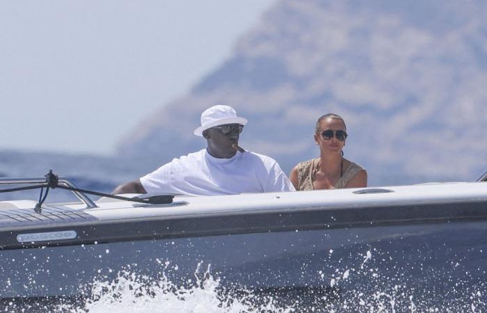Yacht e sigaro a Ibiza, la lussuosa vacanza di Michael Jordan