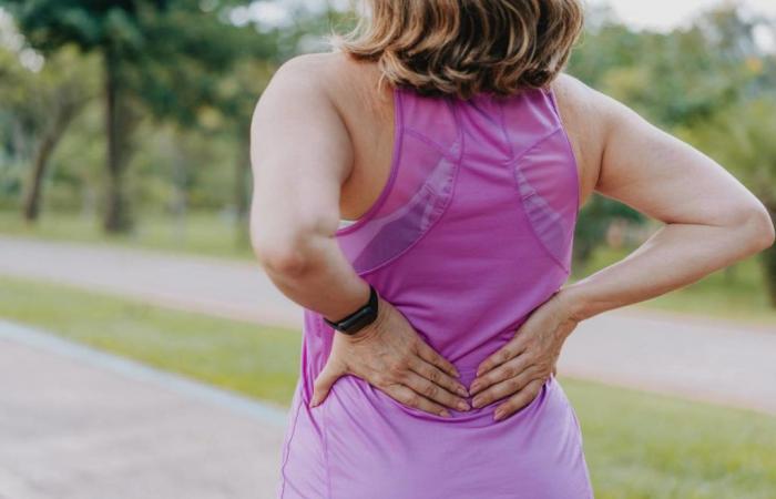 Questa attività fisica semplice e accessibile potrebbe essere un potente rimedio contro il mal di schiena