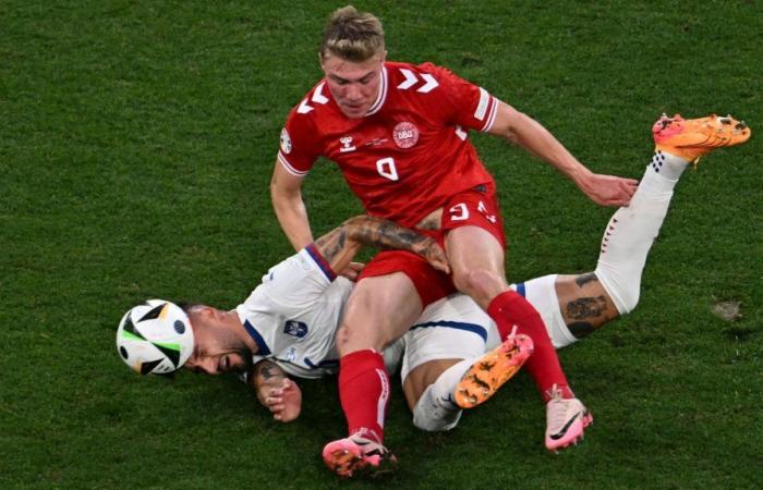 Euro 2024: Danimarca e Serbia si affrontano fianco a fianco al termine di una partita povera di occasioni