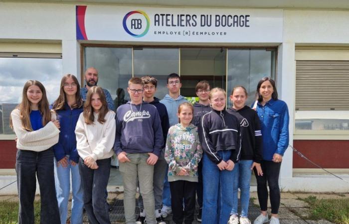 dieci studenti impegnati nel riciclaggio delle cartucce d’inchiostro usate hanno visitato gli Ateliers du Bocage