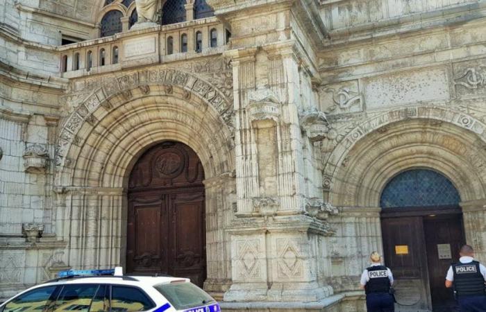 il senzatetto violento della cattedrale posto in custodia cautelare