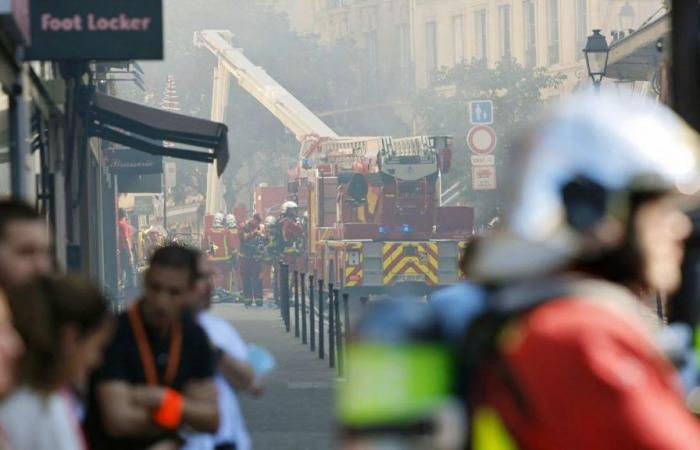 7 feriti di cui 5 vigili del fuoco in un incendio nel cuore di Parigi
