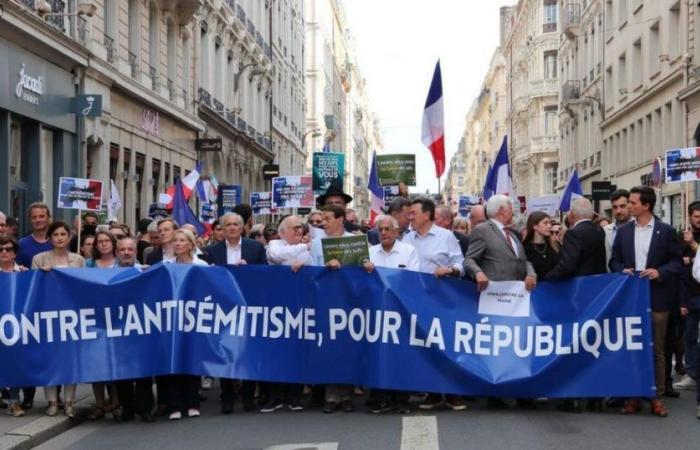 mille persone marciano contro l’antisemitismo a Lione
